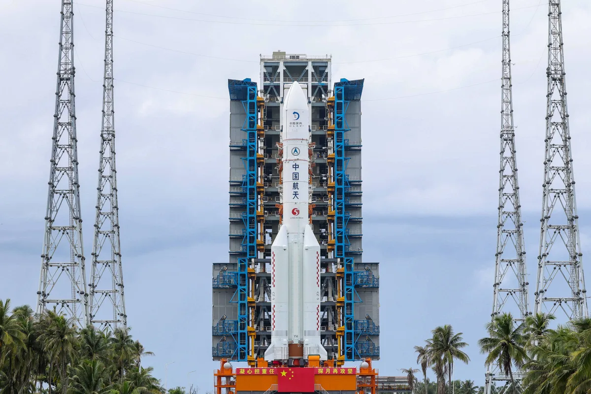 China fará missão em busca de água no polo sul da Lua; lançamento é previsto para este domingo