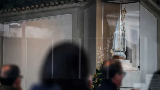 Novo Atlas mostra que mulheres são mais religiosas do que homens