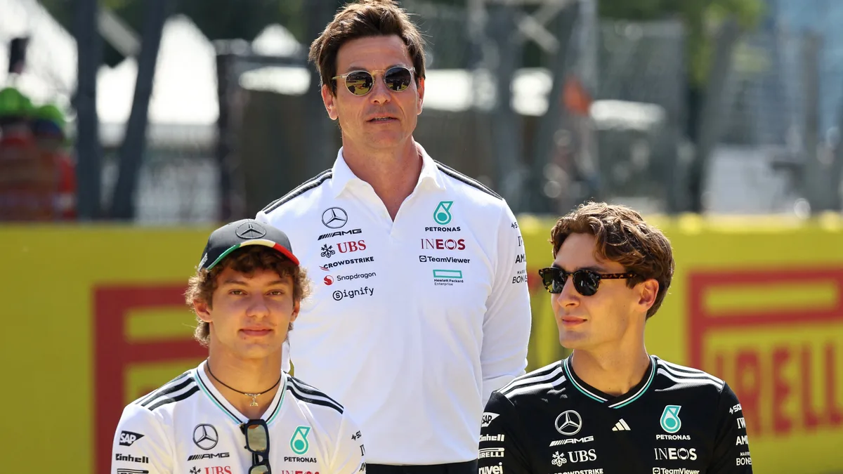 La furia del jefe de Mercedes cuando le preguntaron si favorecía a Kimi Antonelli ante Russell: “Son unos descerebrados”