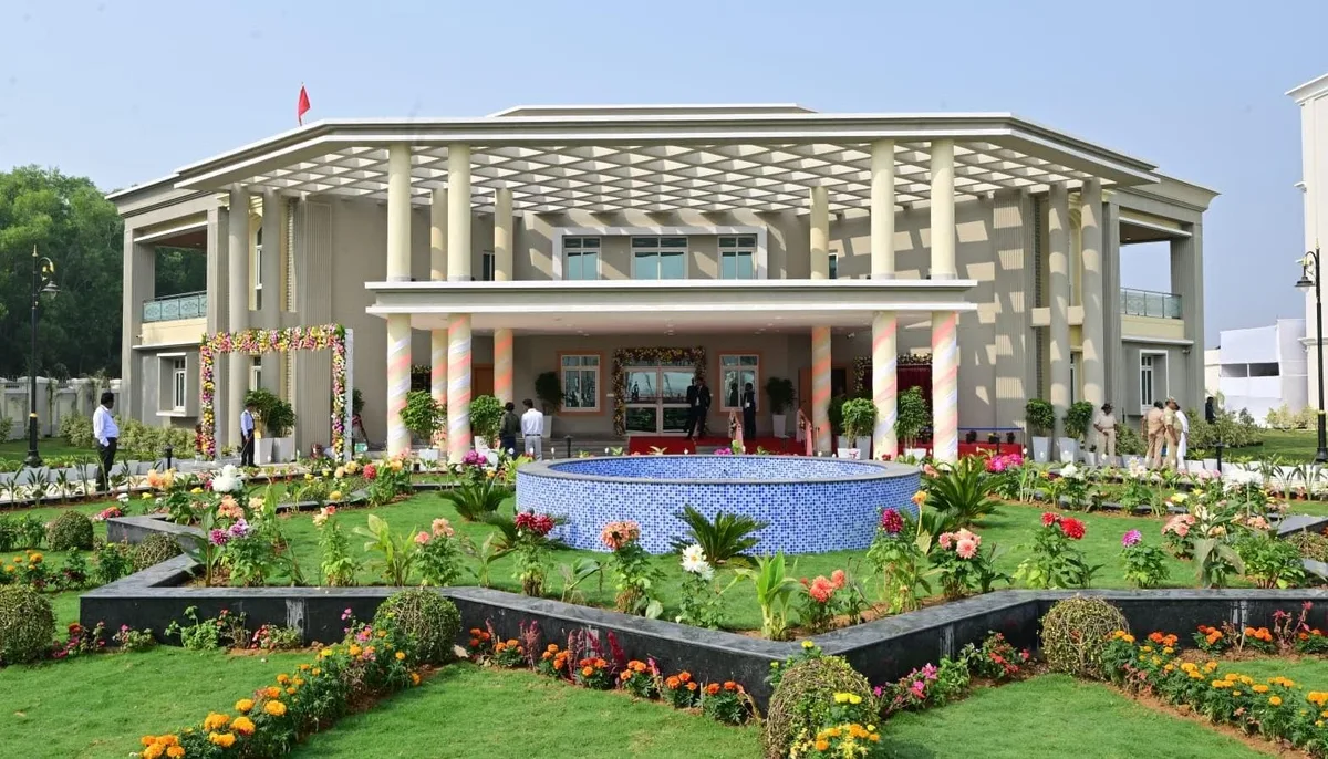 Planning a weekend getaway? Axis Bank cardholders can get up to ₹20,000 off