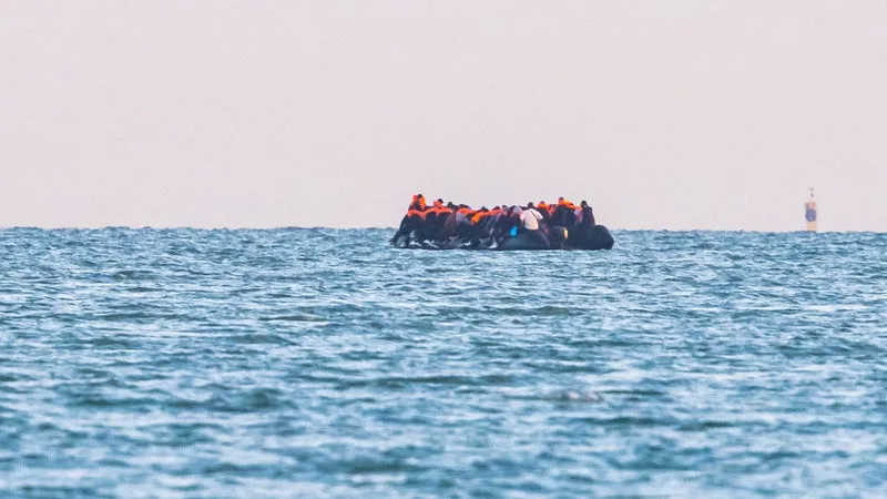 Traversée de la Manche: un homme meurt au large du Pas-de-Calais, une enquête ouverte