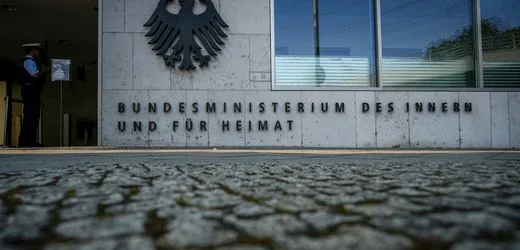 Friedrich Merz kritisiert: »Radikale Töchter« klagt gegen Bund wegen Förderstopp
