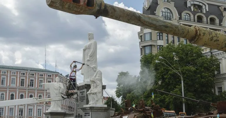 Cinco feridos em ataque russo na região de Kiev