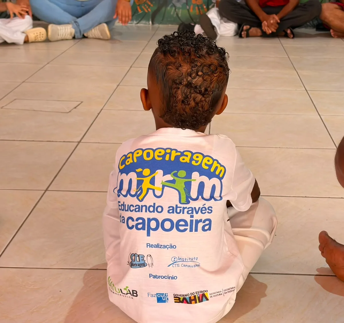 Capoeira vira instrumento pedagógico em escola comunitária de Salvador