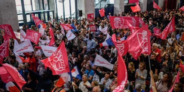 Présidentielle 2027 : à l’université d’été du PS, le duel à fleurets mouchetés d’Olivier Faure et Raphaël Glucksmann, favoris de la primaire de la gauche