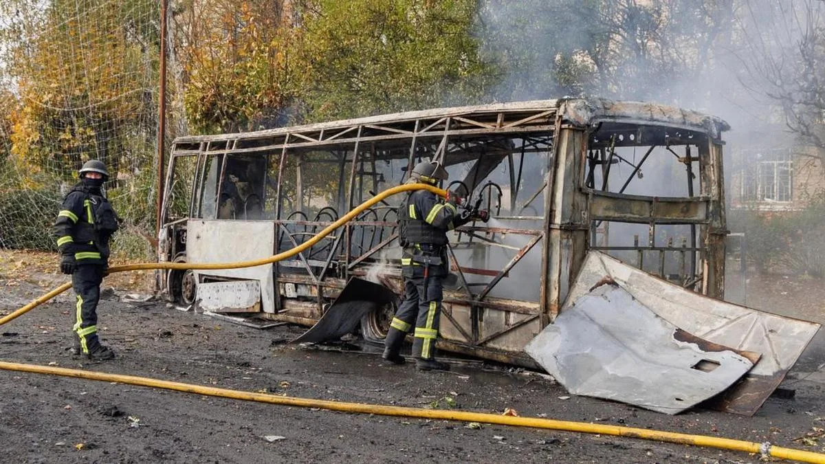 Kramatorsk and Sloviansk: Death toll rises after Russian strike on Ukrainian bus stop