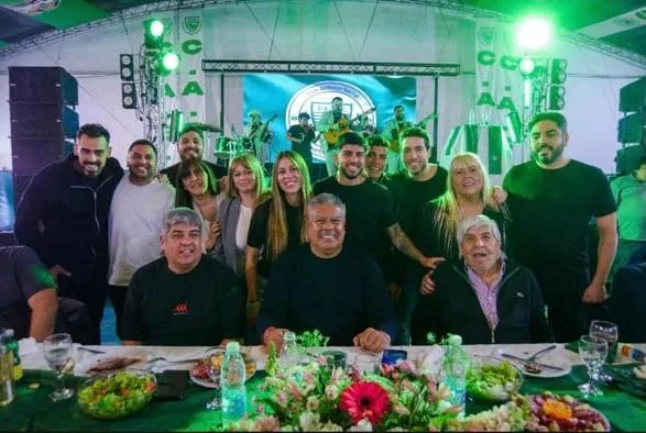 Chiqui Tapia se reconcilió con los Moyano en un festejo en el que el clan estuvo casi completo