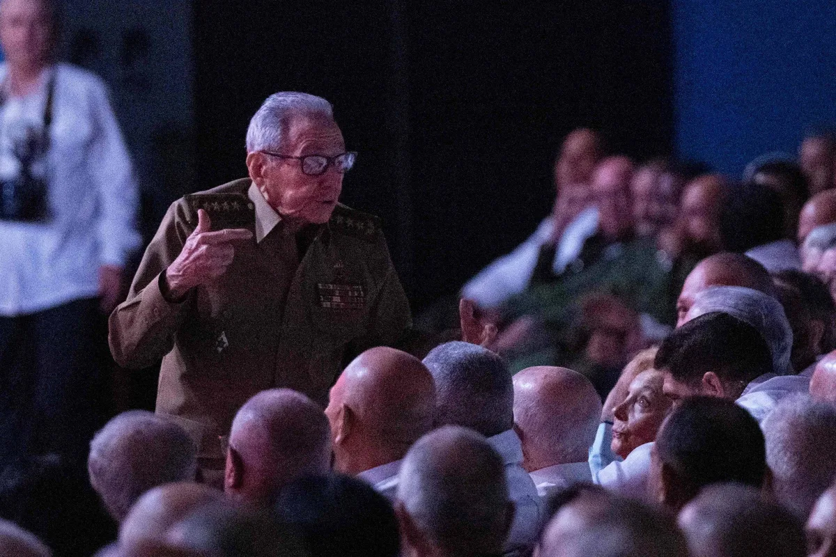 Raúl Castro faz rara aparição em comemoração do centenário de Fidel, em Havana