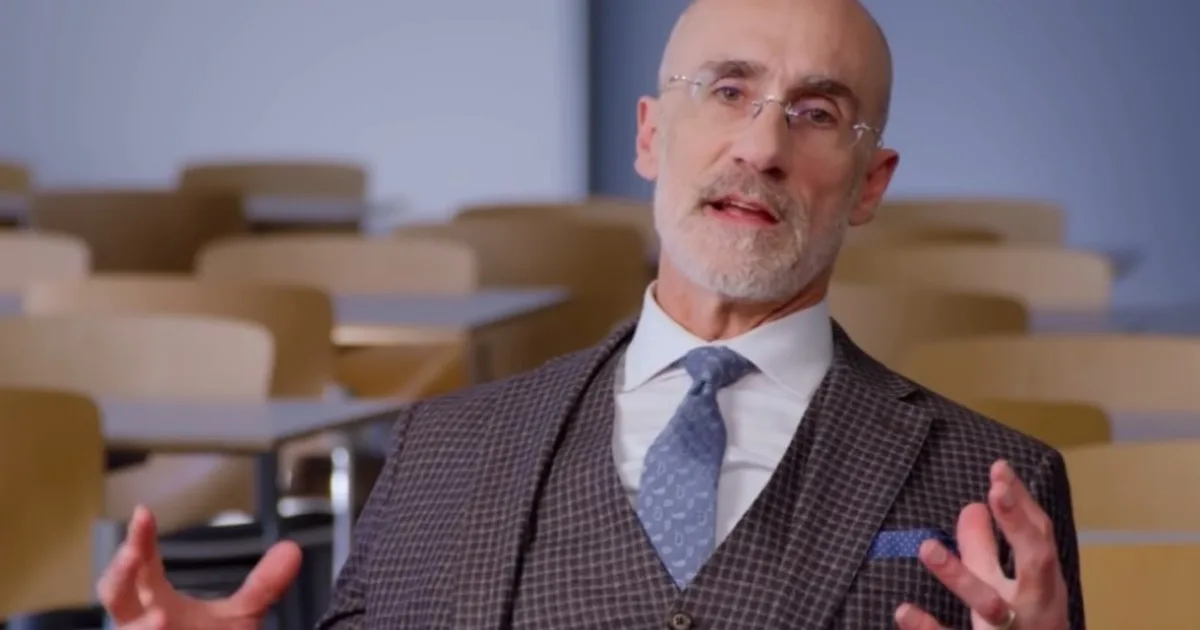 Arthur Brooks, catedrático de Harvard: "Cuando te aburres, se activa una serie de estructuras en tu cerebro, llamada 'Red Neuronal por Defecto'. Esta es la que utilizas para divagar, pensar de forma abstracta y reflexionar sobre el sentido de tu vida"
