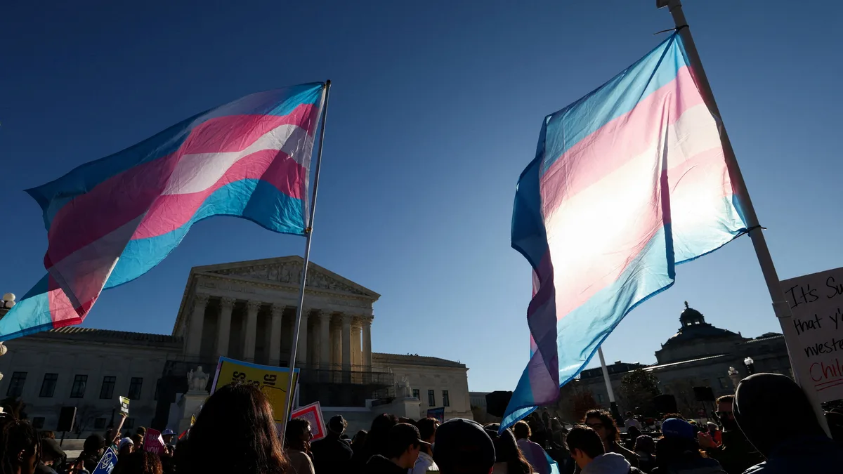 El principal grupo de gays conservadores de EE. UU. le da la espalda a la comunidad trans y se alinea con las políticas de Trump
