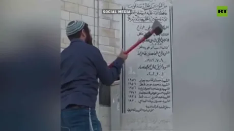 Israeli MP’s sledgehammer stunt leaves West Bank village on edge (VIDEO)