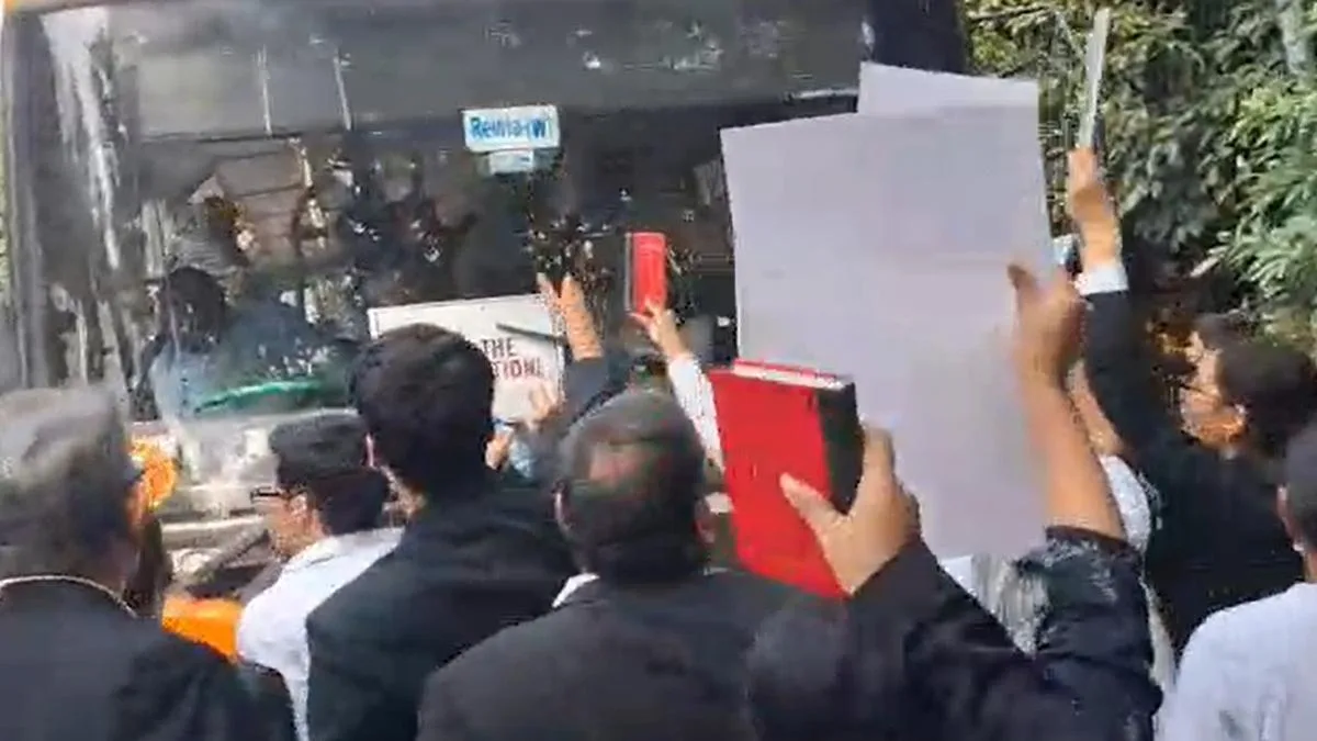 Delhi protest: Lawyers detained near Supreme Court