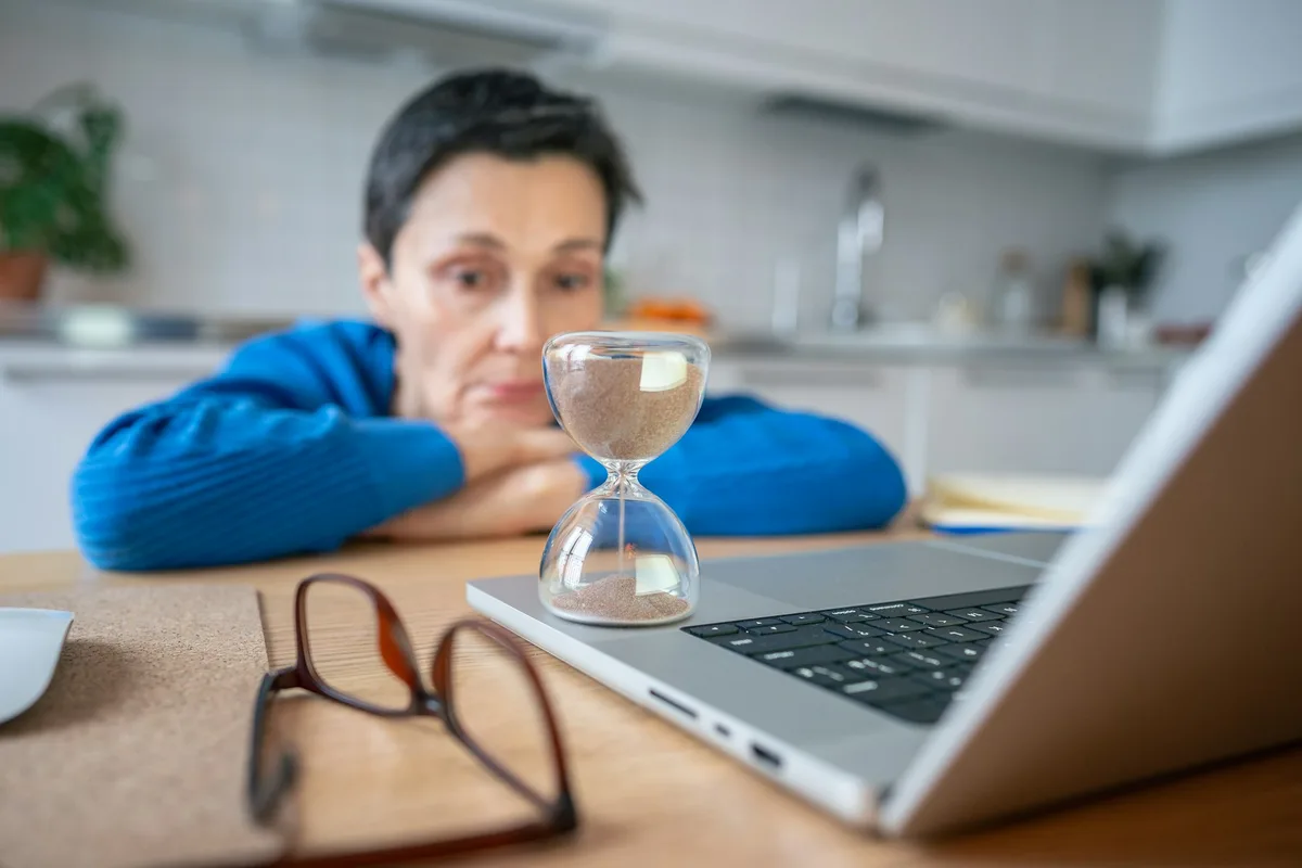 As reais razões por trás da procrastinação, e as estratégias científicas para escapar delas