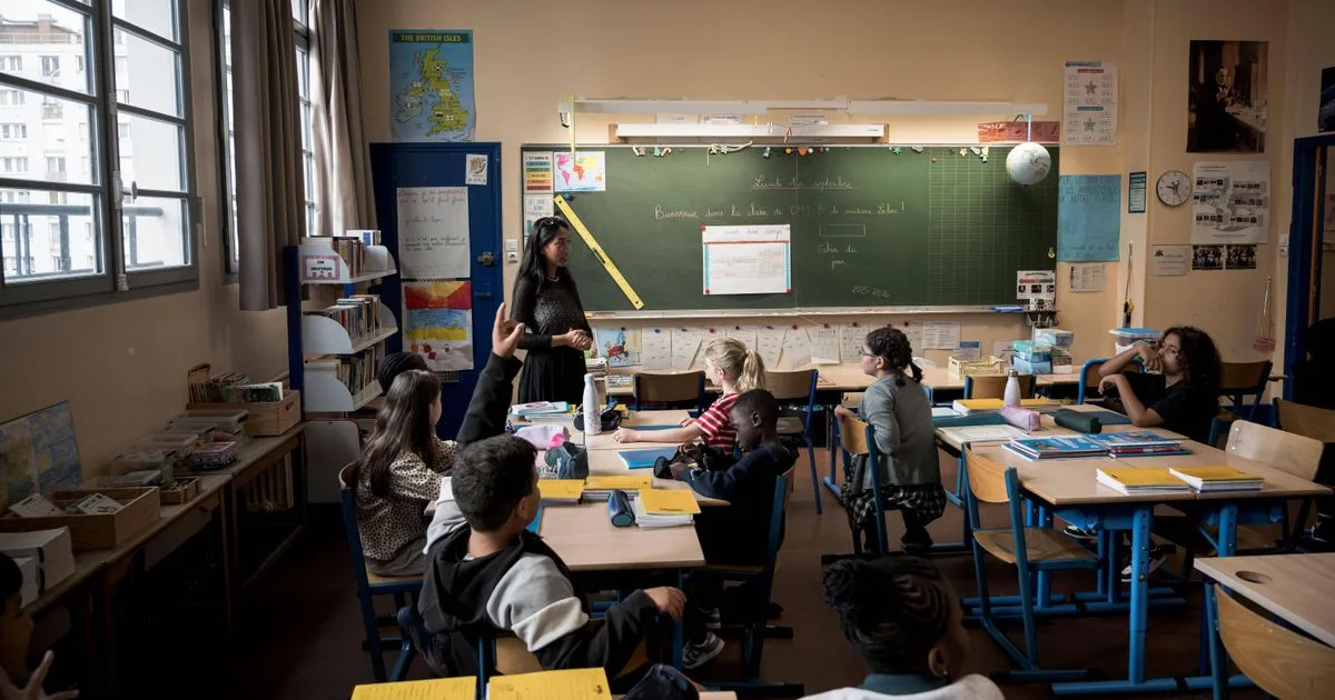 Les enseignants français sont-ils vraiment mal payés par rapport à leurs voisins ? Pourquoi leurs salaires s’invitent dans la course à la présidentielle