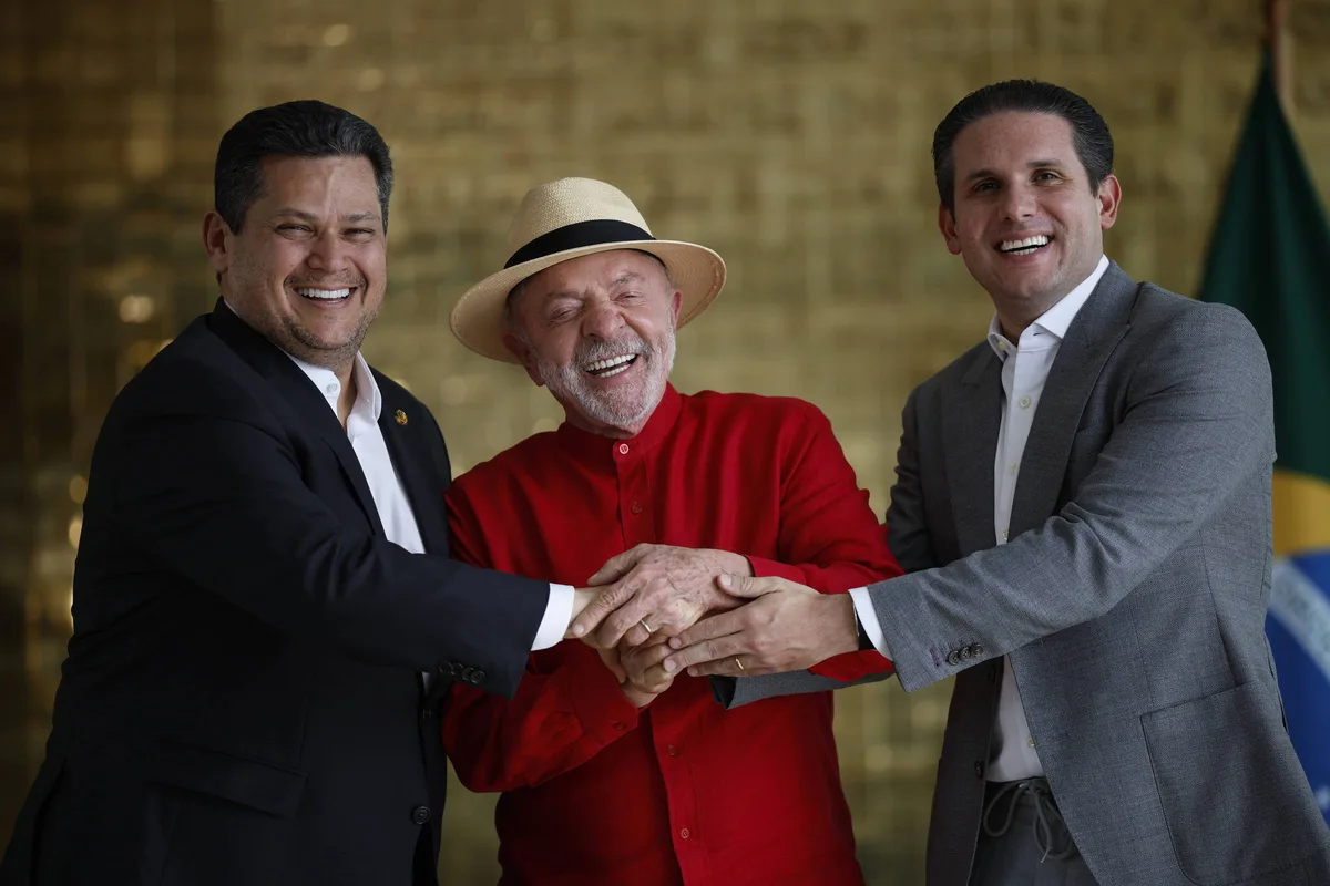 Lula brinca com Motta e Alcolumbre após conversa sobre 6x1: 'Juntos para sempre'