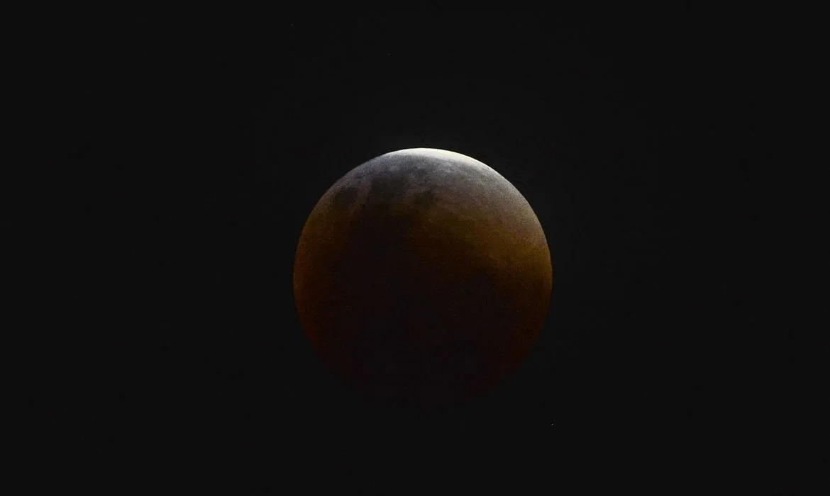 Prepare o olhar: eclipse lunar acontece nesta quinta-feira