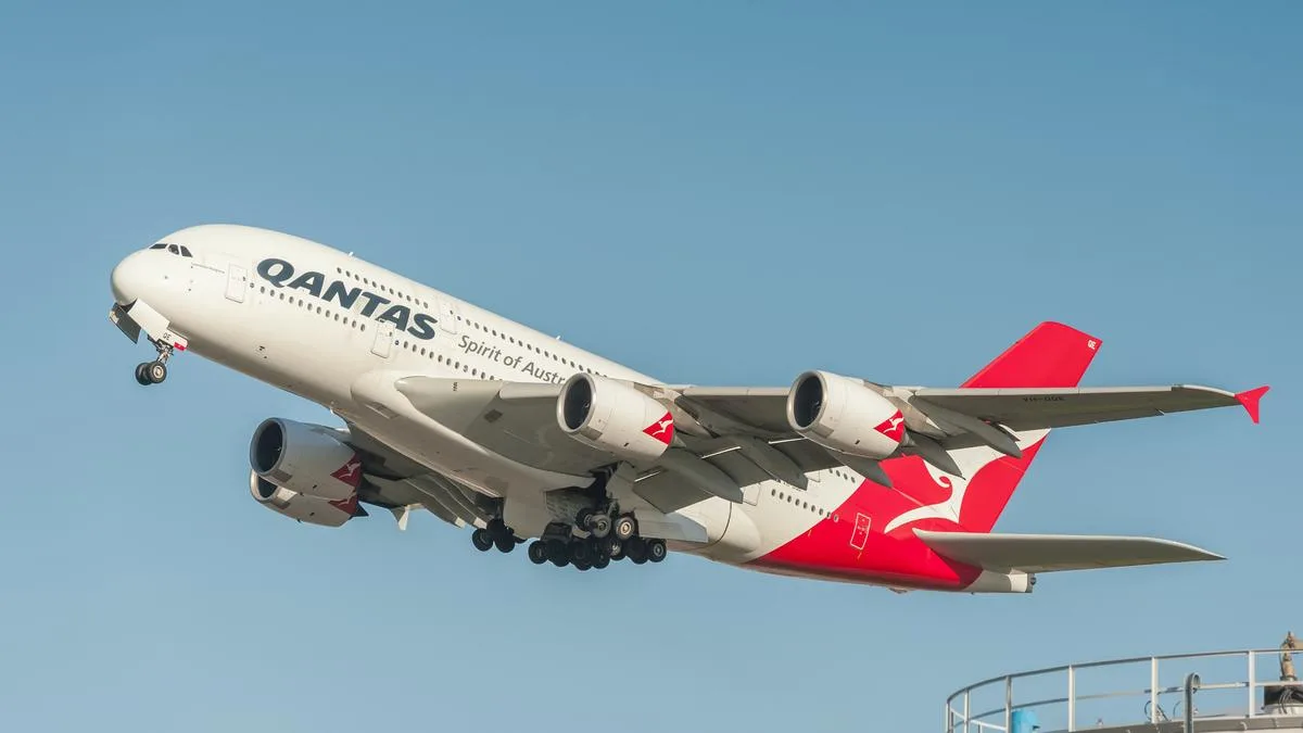 Qantas Airbus A380 flies Sydney to Dallas with mechanic’s work light left inside wing for two days
