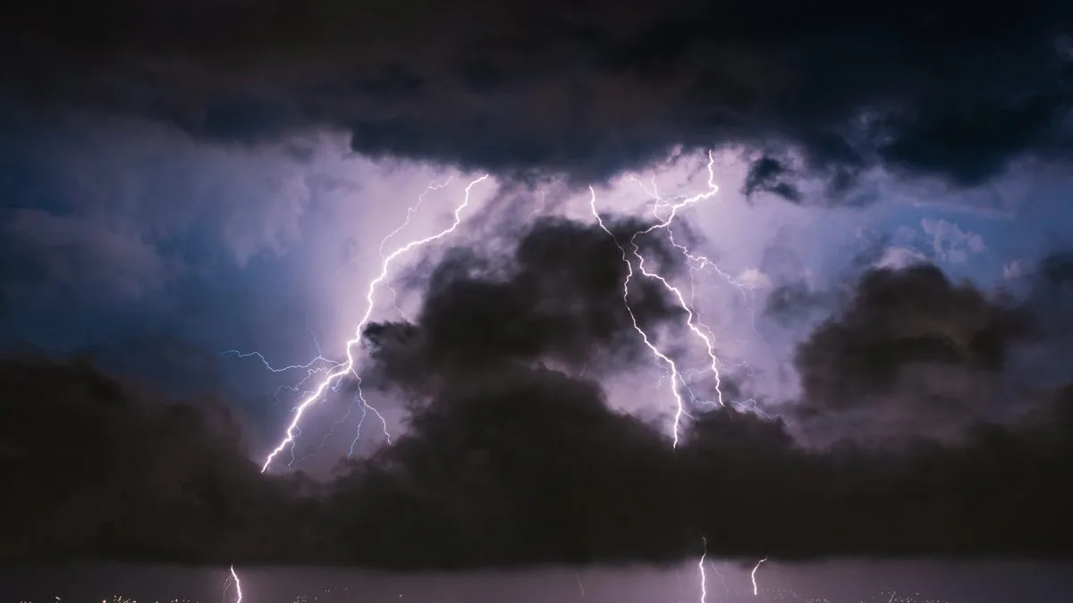 Cidades seguem em alerta de tempestade e se preparam para chegada de massa de ar frio em SC neste feriado de Nossa Senhora Aparecida