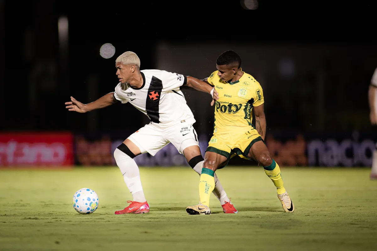 Cauan Barros, do Vasco, sofre acidente de carro no Rio e não viaja para jogo com o Boca