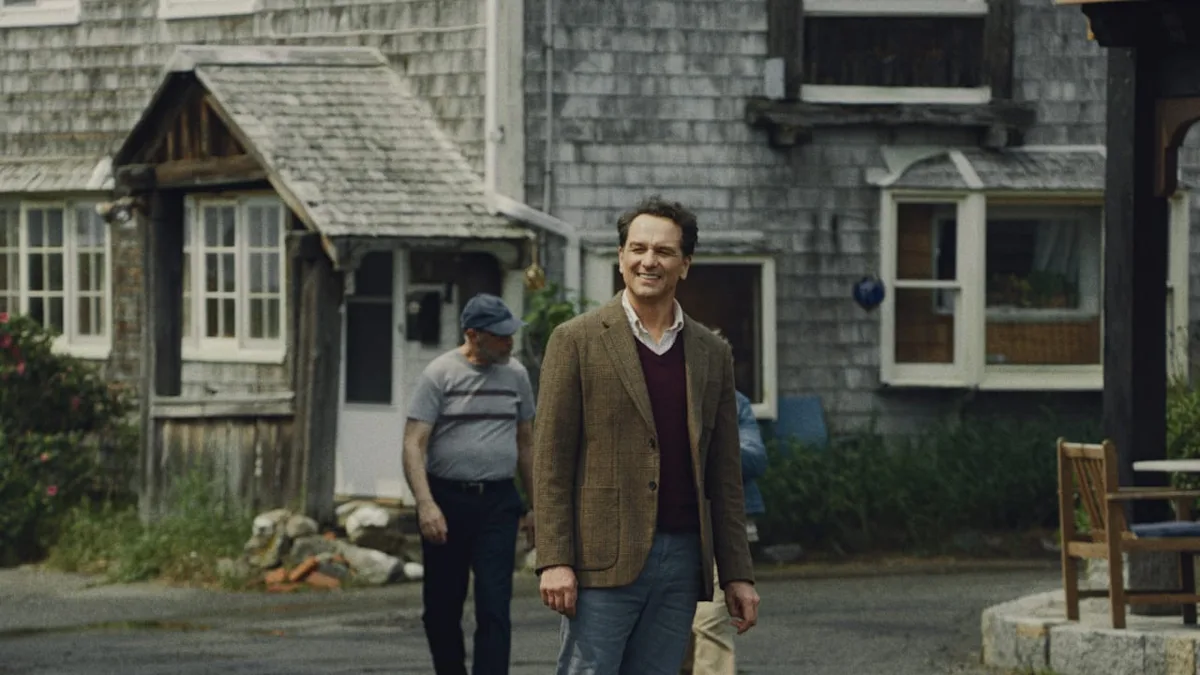 8 Emmys für „Widow’s Bay“ - Das steckt hinter dem neuen Serien-Hit