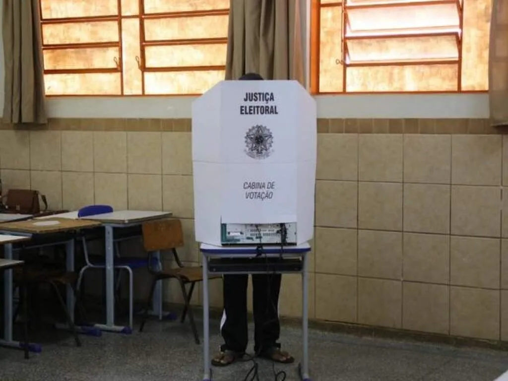 Patrimônio declarado por candidato tem pouca influência no voto, aponta enquete