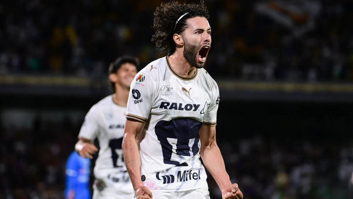 Pumas pierde al Chino Huerta en partido clave tras su expulsión ante Cruz Azul