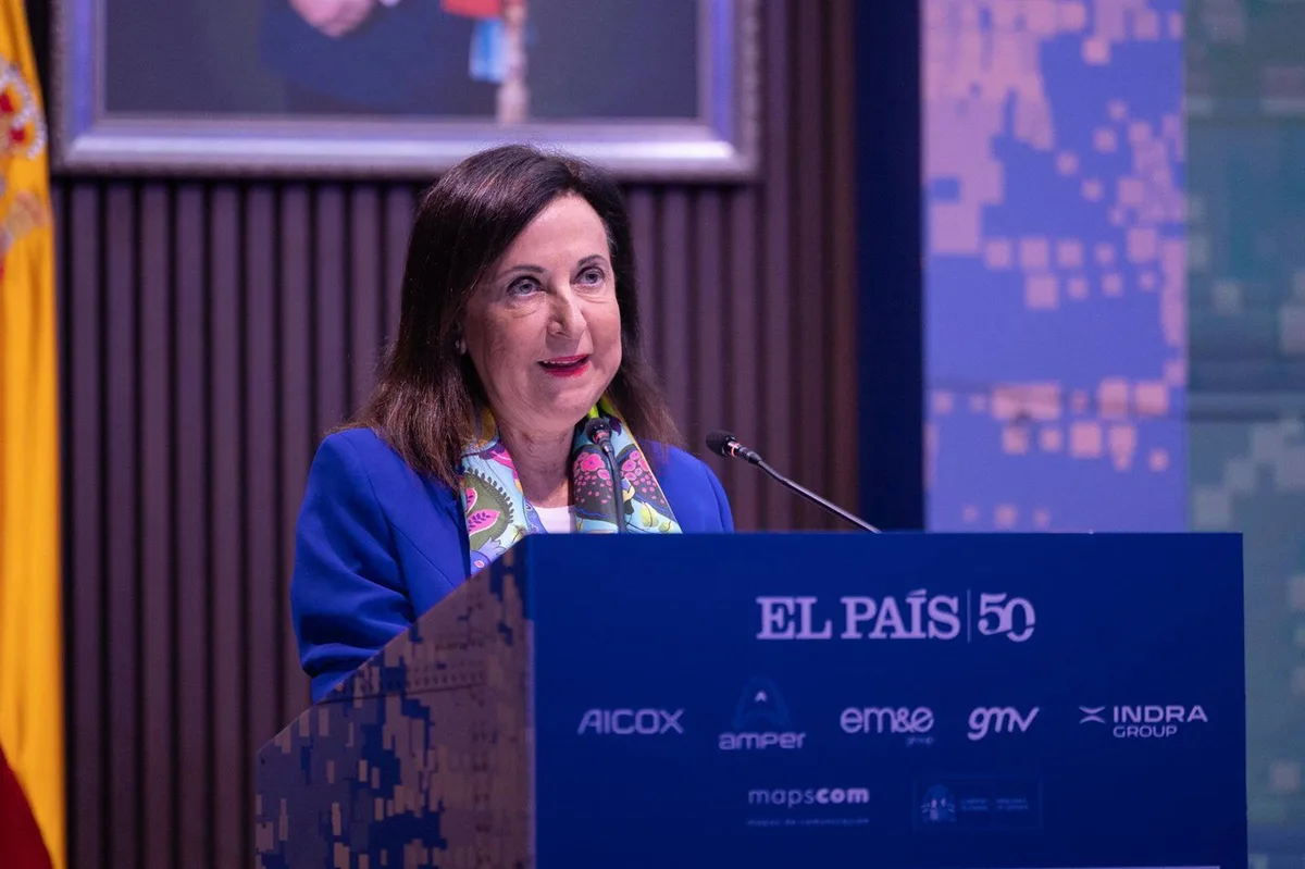 Robles urge a la OTAN a asumir en el flanco sur el mismo compromiso que en el este e insiste: "Ceuta es España"