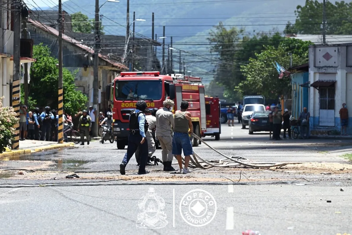 Incendio consume varias viviendas en Honduras, una persona resulta herida