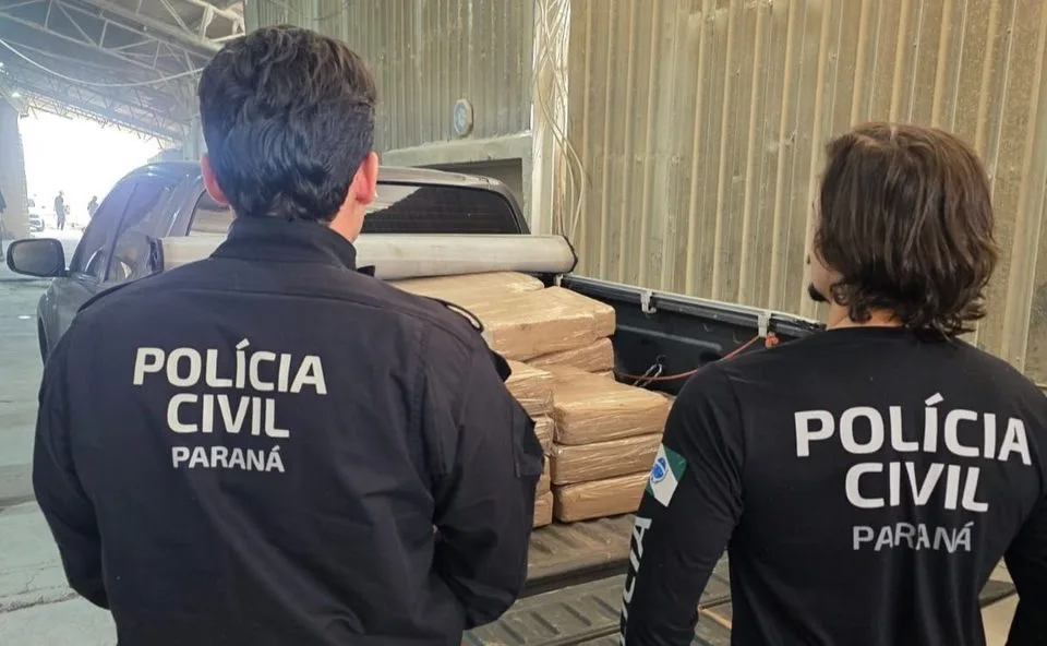 Polícia incinera 649 quilos de maconha apreendidos em Colombo durante ação contra tráfico