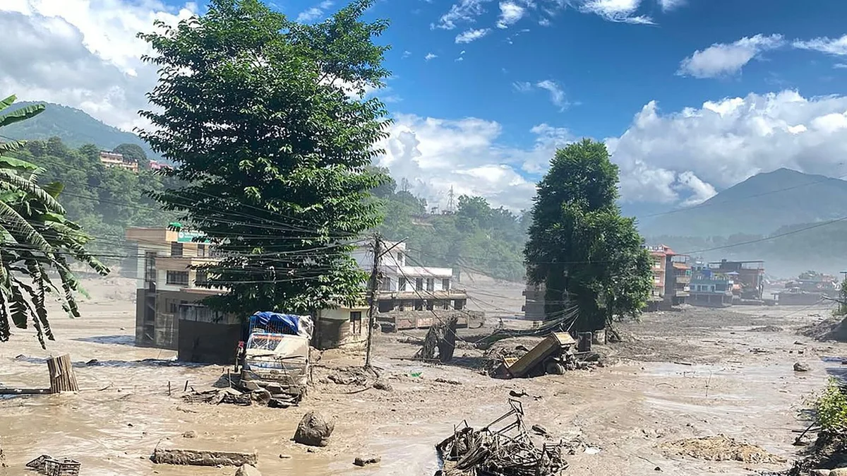Número de mortos no Nepal e Tibete sobe para 165. Há quase 1.400 desaparecidos, incluindo dois portugueses