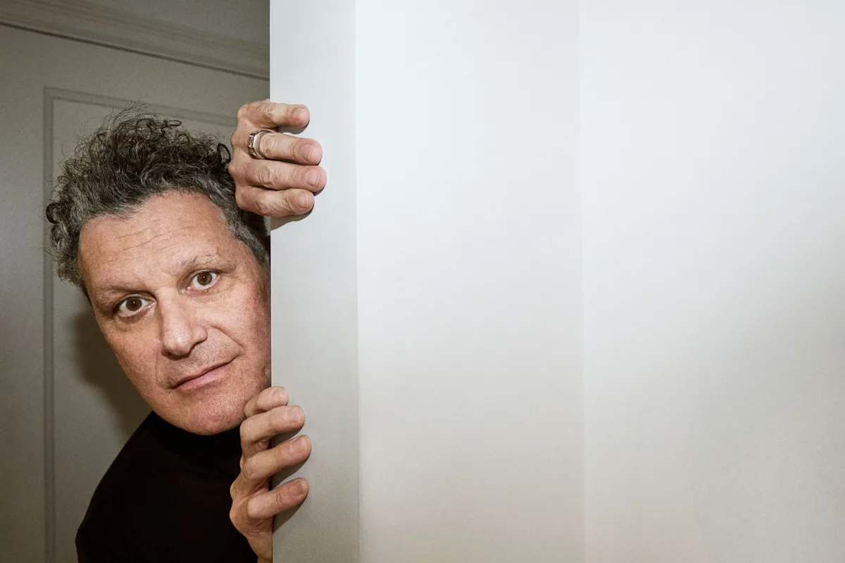 Isaac Mizrahi Gets Unzipped — Again