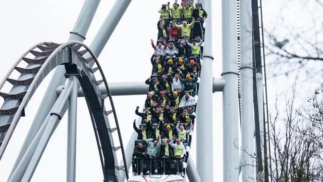 Achterbahn: «Silver Star» im Europa-Park fährt trotz US-Unfall