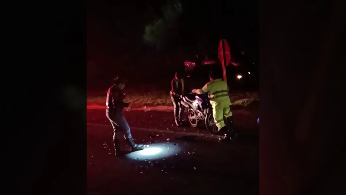 Acidente entre carro e motocicleta deixa vítima em estado grave em rodovia no interior de SP