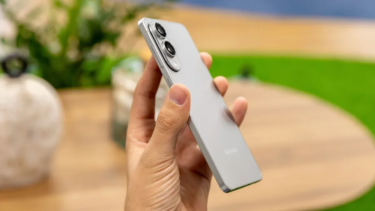 Magalu dá R$ 500 de desconto em celular top da Samsung: S25 Edge de 512 GB