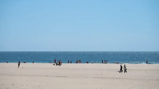 Banhos voltam a ser permitidos em três praias de Matosinhos