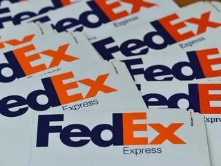 Ils auraient volé 24 millions de dollars de chèques en deux ans : les trois facteurs se servaient dans le courrier