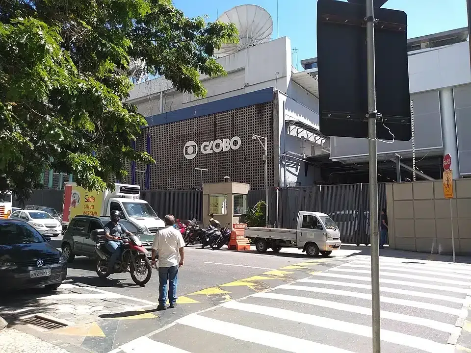 Alto executivo da Globo participou de festas de Vorcaro com atrizes famosas, diz site