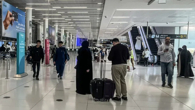 Pelo menos dois mortos em ataque ao aeroporto de Riade