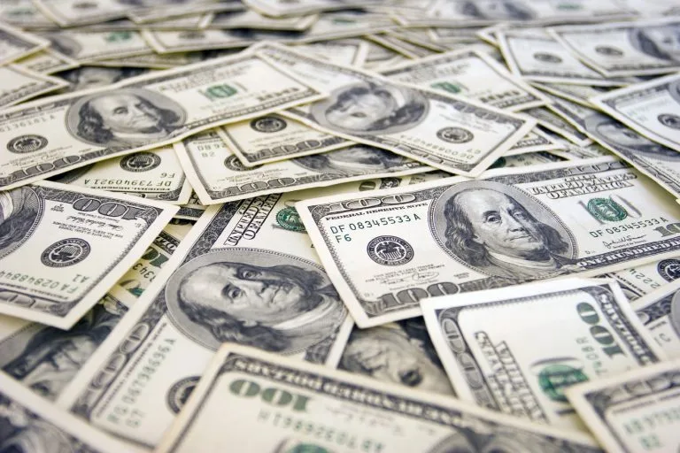 Seis Nobel da Economia apoiam referendo na Califórnia sobre imposto à riqueza dos multimilionários