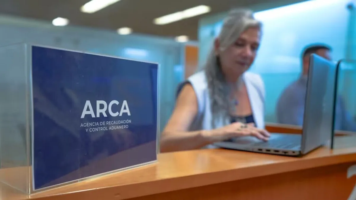 La recaudación tributaria subió 33,5% en agosto y se mantuvo en línea con la inflación