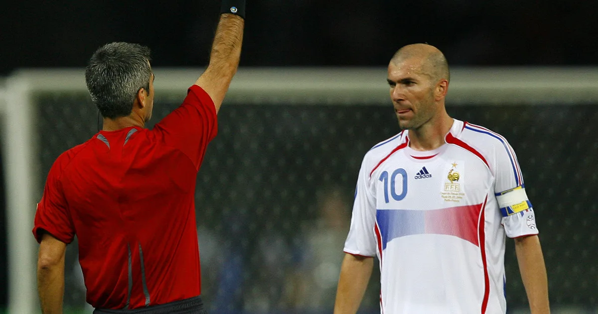 El día que Elizondo expulsó a Zidane por un cabezazo a Materazzi: el escándalo arbitral de All Boys - Godoy Cruz revivió el recuerdo de la final del Mundial 2006