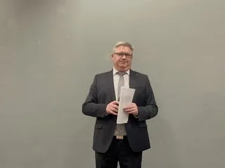 Après la diffusion d’une photo privée sur les réseaux sociaux, le maire de Pont-l’Abbé dépose plainte pour diffamation
