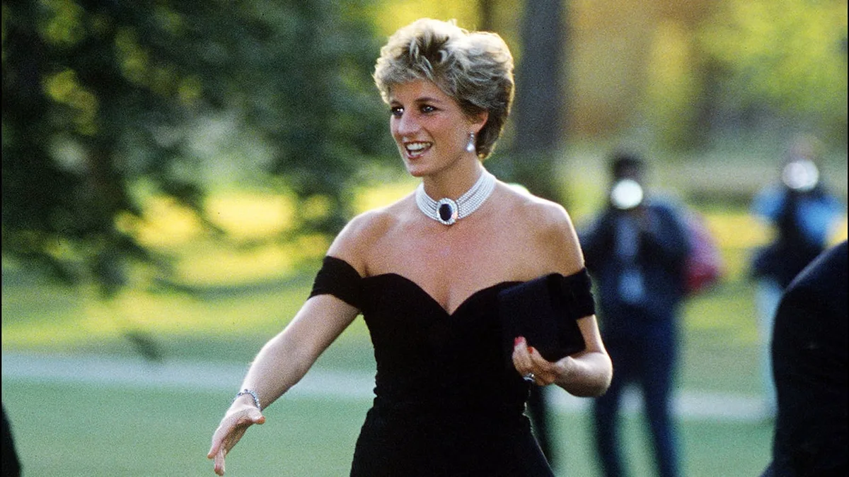 Es schrieb Geschichte - Prinzessin Dianas Rache-Kleid wird versteigert