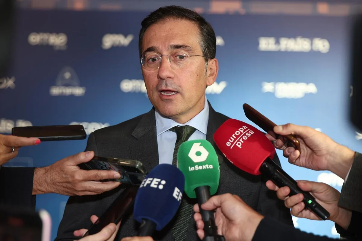 Albares defiende que los Reyes no tienen que pedir autorización a Marruecos "ni a nadie" para su visita a Ceuta