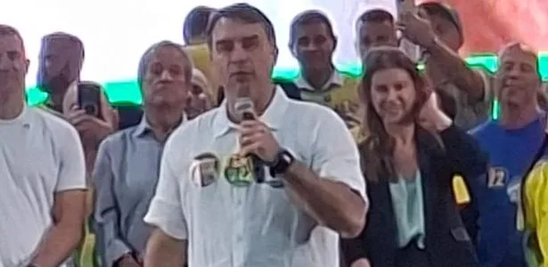 'Crianças de hoje usam drones para lançar bombas', diz Flávio em ato no Rio