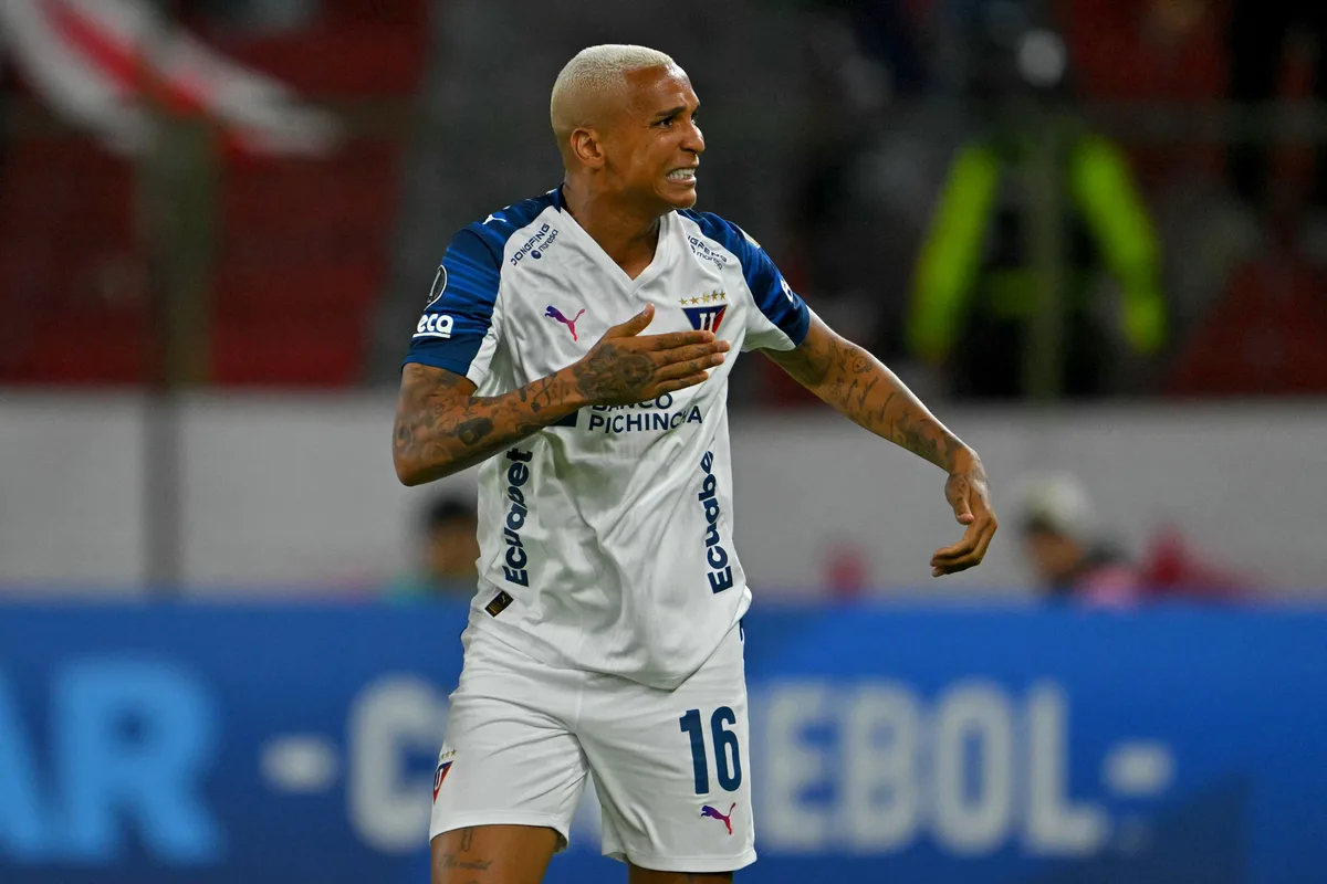 Deyverson projeta reencontro em LDU x Palmeiras: "Vai ser uma homenagem maravilhosa para mim"
