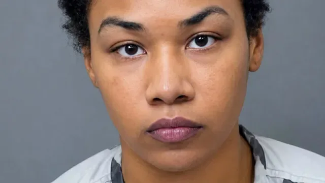 Mulher abre fogo em salão de beleza por causa de preço de manicura