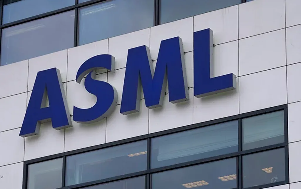 ASML aumenta lucro em 133% no terceiro trimestre para os 4,9 mil milhões de euros