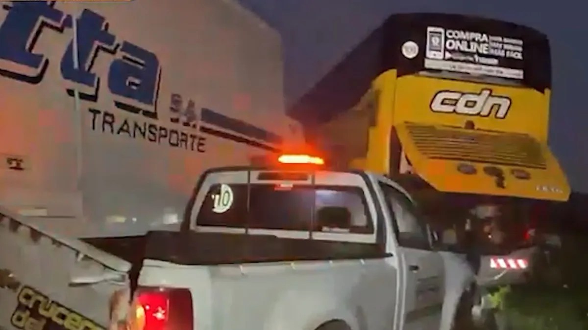 Campana: un choque múltiple entre un micro, una camioneta y un camión generó serias demoras en la Ruta 9