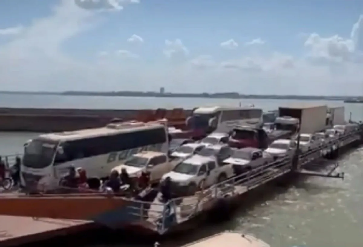 Balsa com calcário colide com embarcação que transportava veículos e passageiros no PA